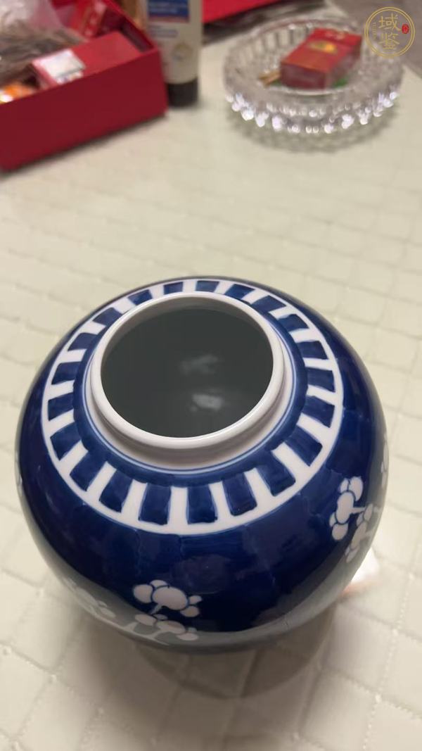 古玩陶瓷青花留白梅紋罐真品鑒賞圖
