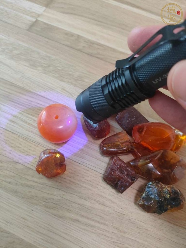 古玩玉器琥珀小件真品鑒賞圖