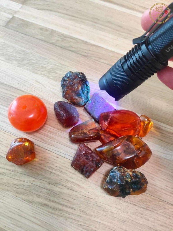 古玩玉器琥珀小件真品鑒賞圖
