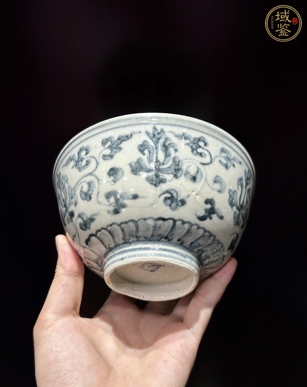 古玩陶瓷青花纏枝花卉紋碗真品鑒賞圖