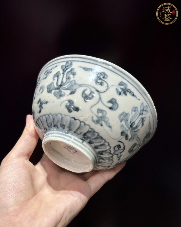 古玩陶瓷青花纏枝花卉紋碗真品鑒賞圖