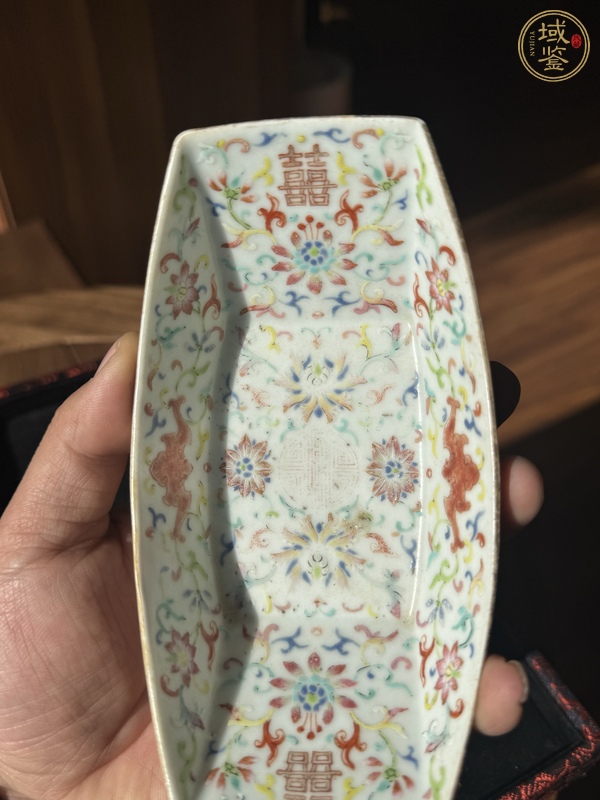 古玩陶瓷粉彩船型盤真品鑒賞圖