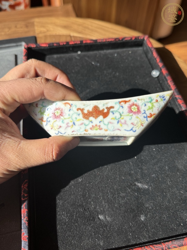 古玩陶瓷粉彩船型盤真品鑒賞圖