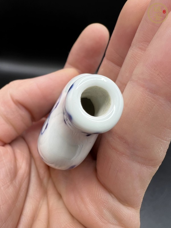 古玩陶瓷和合二仙人物紋青花鼻煙壺真品鑒賞圖