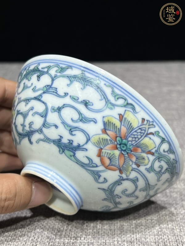 古玩陶瓷青花淡描花卉紋碗，疑似后加彩真品鑒賞圖