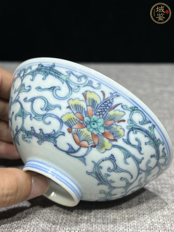 古玩陶瓷青花淡描花卉紋碗，疑似后加彩真品鑒賞圖