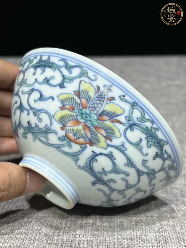 古玩陶瓷青花淡描花卉紋碗,疑似后加彩真品鑒賞圖