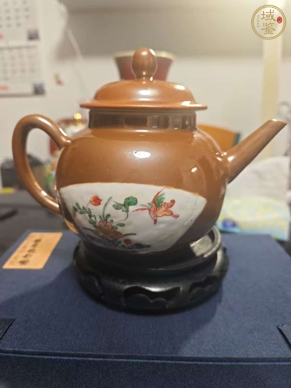 古玩陶瓷康熙紫金釉開窗五彩壺真品鑒賞圖