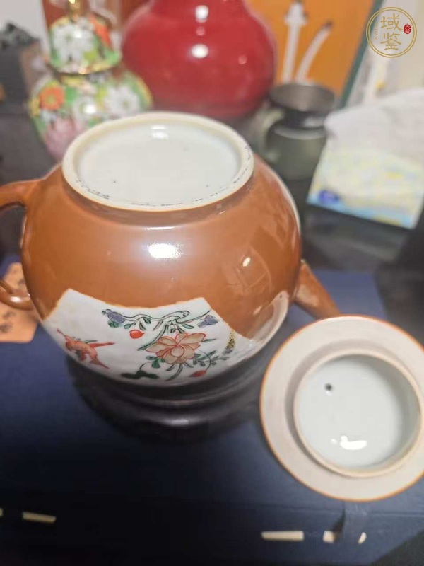 古玩陶瓷康熙紫金釉開窗五彩壺真品鑒賞圖