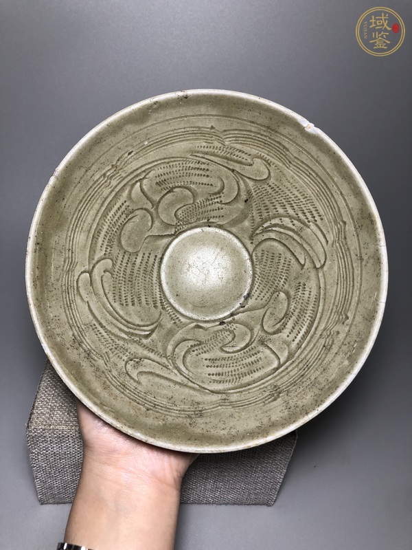 古玩青釉刻花紋碗真品鑒賞圖
