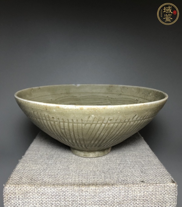 古玩陶瓷青釉刻花紋碗真品鑒賞圖