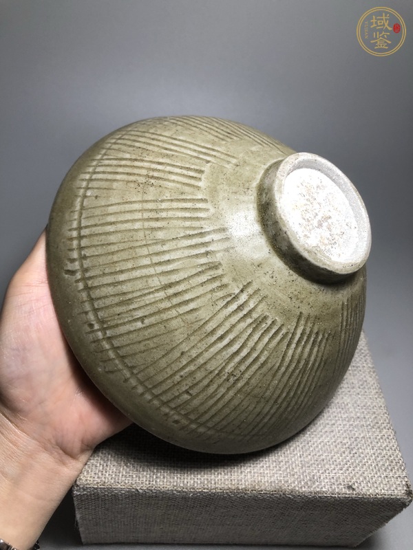 古玩陶瓷青釉刻花紋碗真品鑒賞圖