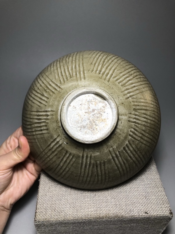 古玩陶瓷（收藏級）青釉刻花紋大碗拍賣，當前價格0元