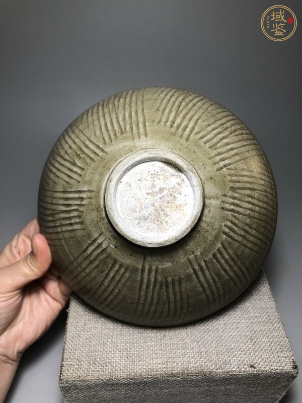 古玩陶瓷青釉刻花紋碗真品鑒賞圖