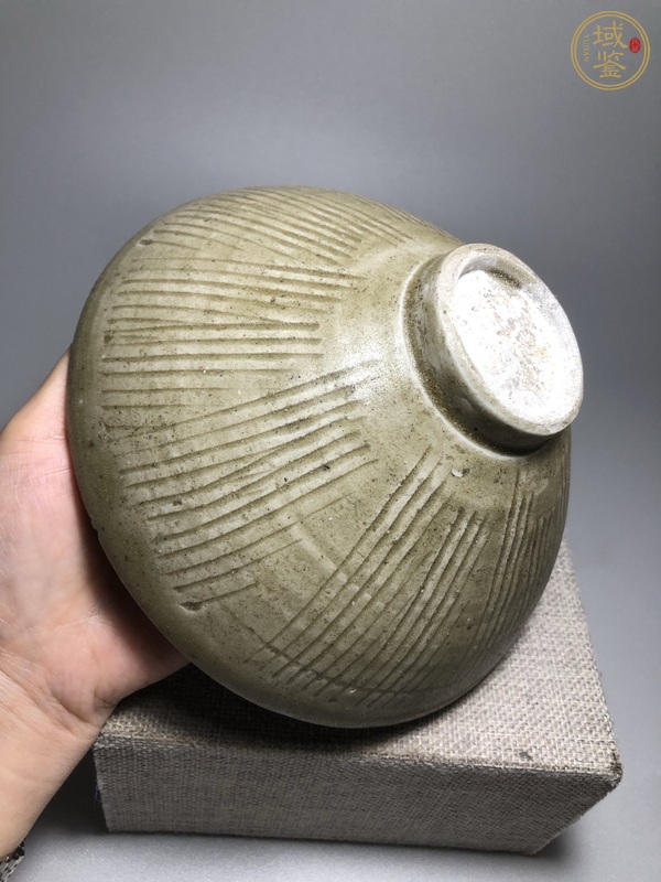 古玩陶瓷青釉刻花紋碗真品鑒賞圖