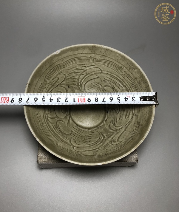 古玩陶瓷青釉刻花紋碗真品鑒賞圖