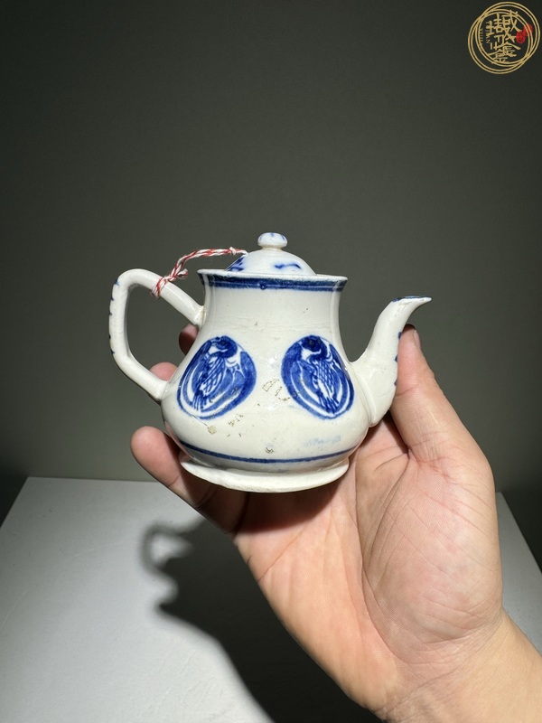 古玩陶瓷煨瓷青花團(tuán)鶴紋茶壺真品鑒賞圖