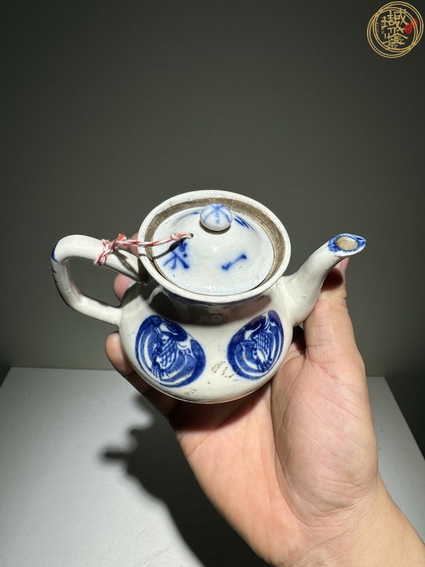 古玩陶瓷煨瓷青花團(tuán)鶴紋茶壺真品鑒賞圖
