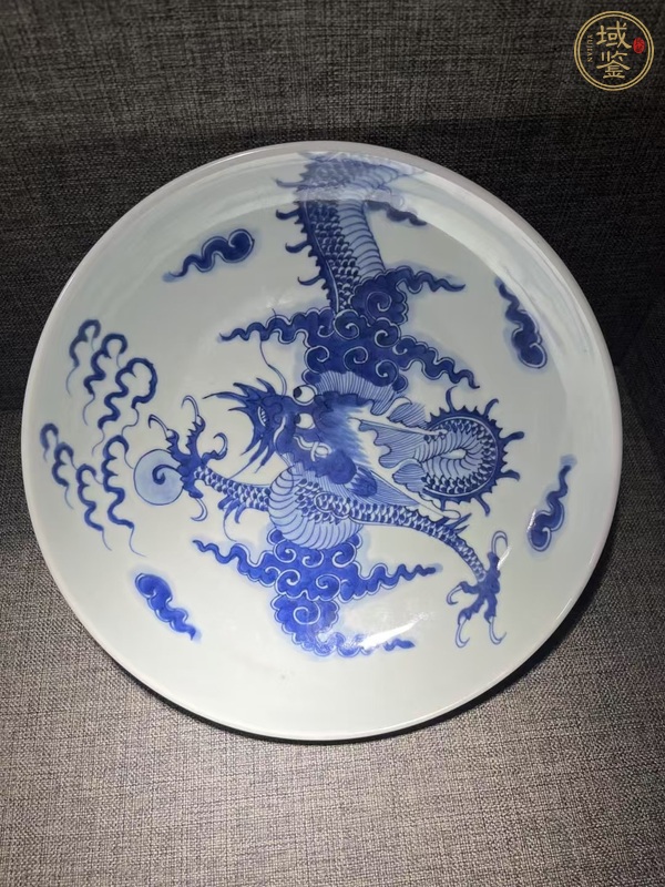 古玩陶瓷青花過墻龍紋臥盤真品鑒賞圖