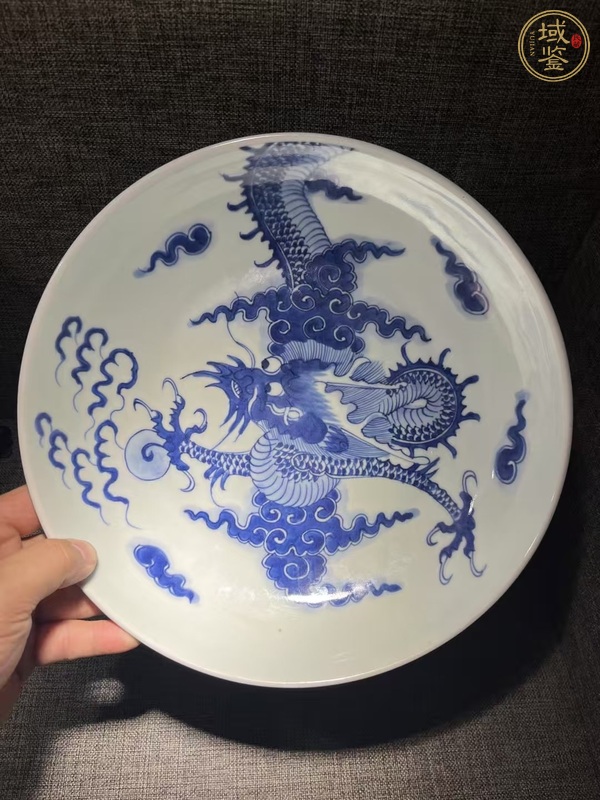 古玩陶瓷青花過墻龍紋臥盤真品鑒賞圖