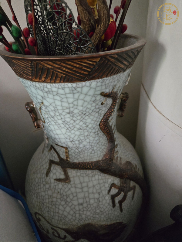 古玩陶瓷哥釉地鐵銹釉龍紋瓶真品鑒賞圖