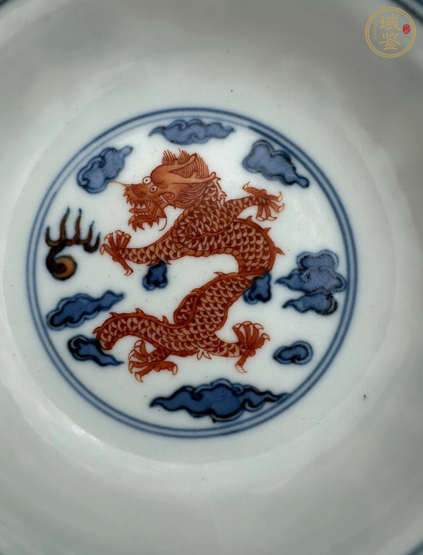 古玩陶瓷青花礬紅龍紋盤真品鑒賞圖
