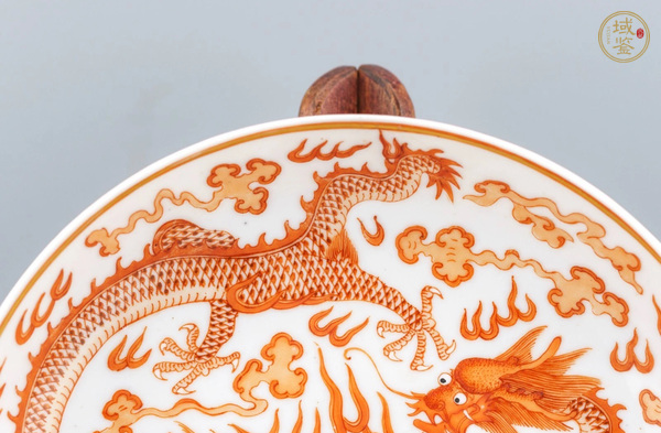 古玩陶瓷礬紅雙龍盤真品鑒賞圖