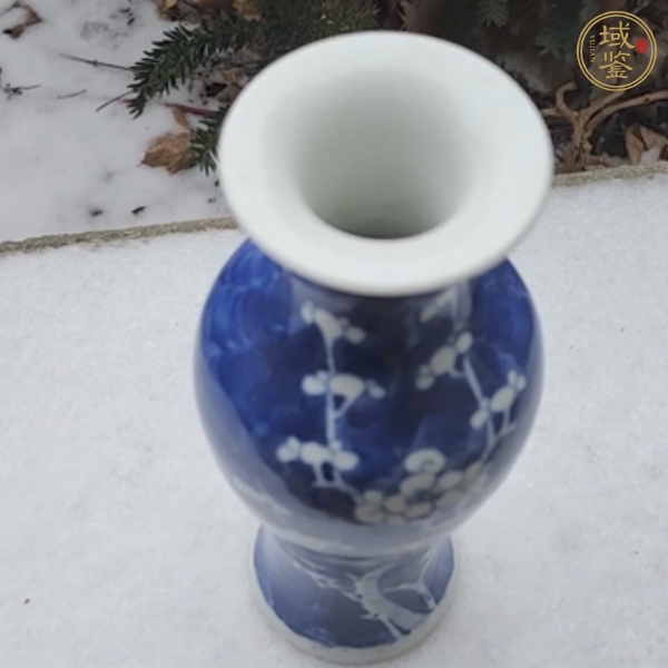 古玩陶瓷青花留白梅紋觀音瓶真品鑒賞圖