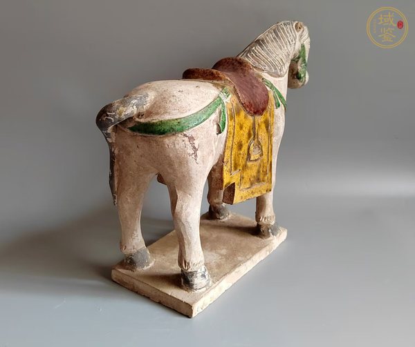 古玩陶瓷明三彩馬真品鑒賞圖