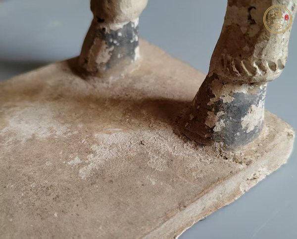 古玩陶瓷明三彩馬真品鑒賞圖