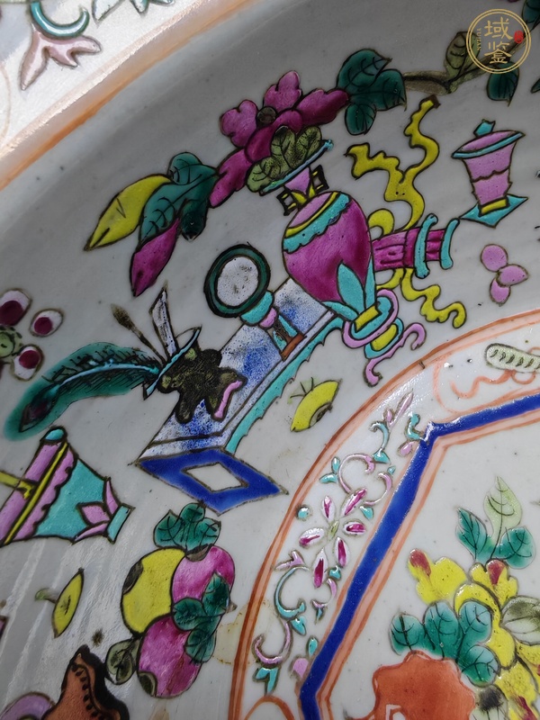 古玩陶瓷同治細路粉彩折沿盆真品鑒賞圖