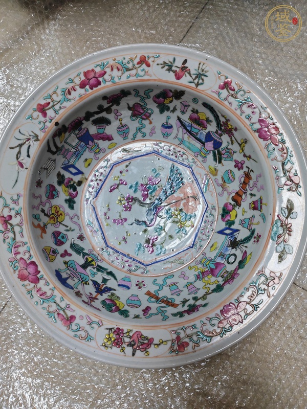 古玩陶瓷同治細路粉彩折沿盆真品鑒賞圖