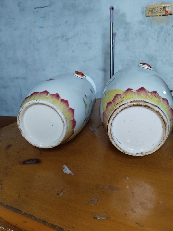 古玩陶瓷花卉紋粉彩瓶真品鑒賞圖