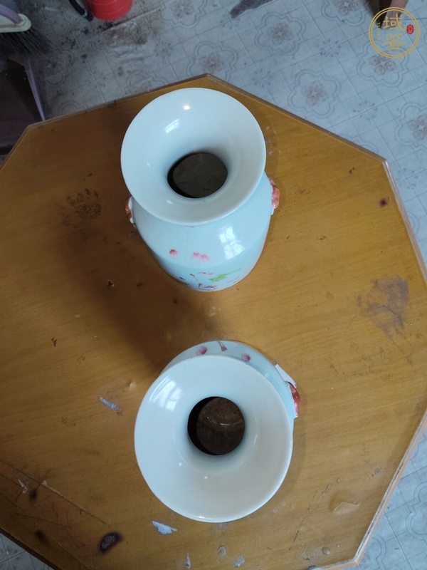古玩陶瓷花卉紋粉彩瓶真品鑒賞圖