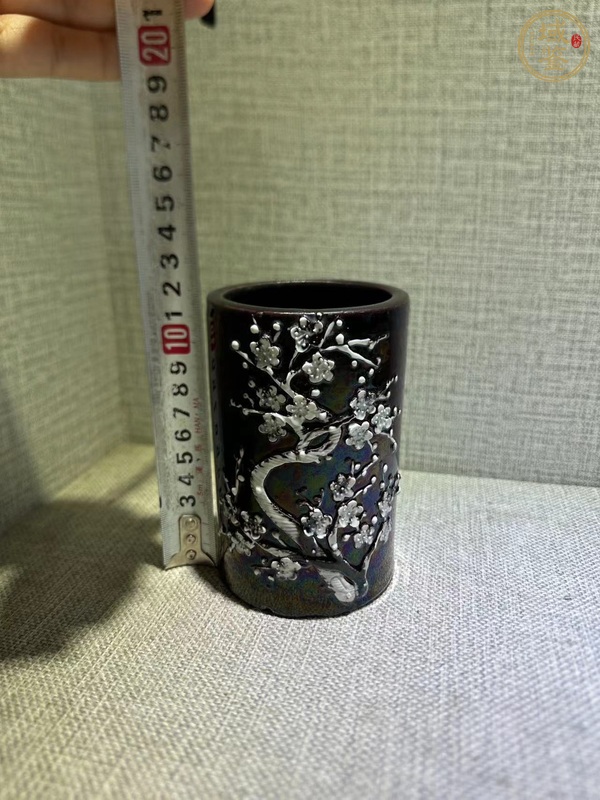 古玩清中·茄皮紫堆塑筆筒真品鑒賞圖