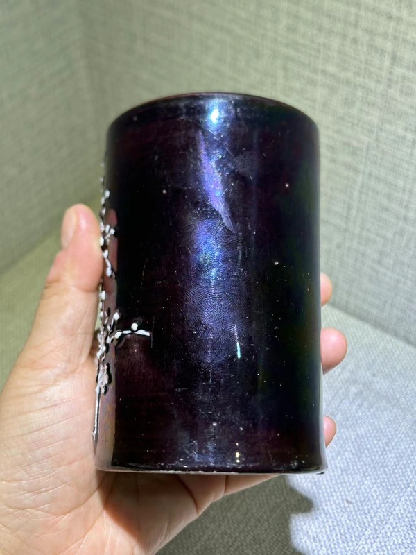 古玩陶瓷清中·茄皮紫堆塑筆筒拍賣(mài)，當(dāng)前價(jià)格5500元