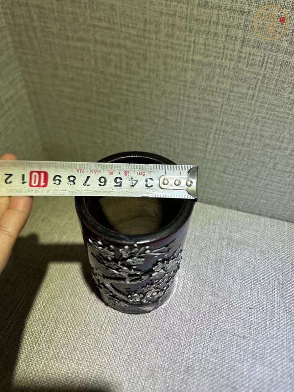 古玩陶瓷清中·茄皮紫堆塑筆筒真品鑒賞圖
