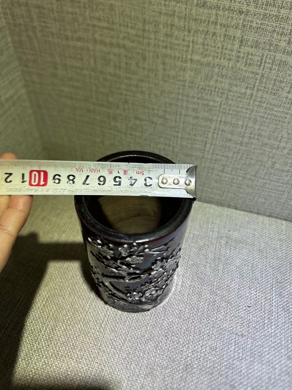 古玩陶瓷清中·茄皮紫堆塑筆筒拍賣(mài)，當(dāng)前價(jià)格5500元