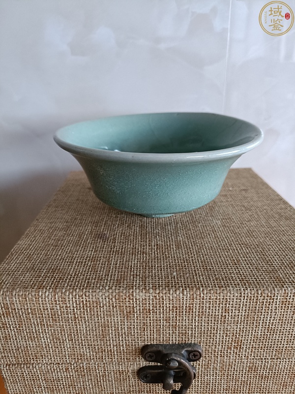 古玩轉賣精品元代末龍泉梅子青釉茶盞拍賣，當前價格0元