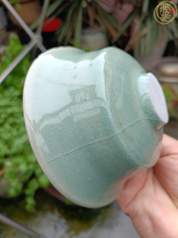 古玩陶瓷龍泉梅子青釉高足杯真品鑒賞圖