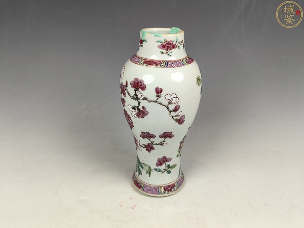 古玩陶瓷雍正錦雞牡丹花卉紋賞瓶拍賣，當(dāng)前價(jià)格14880元