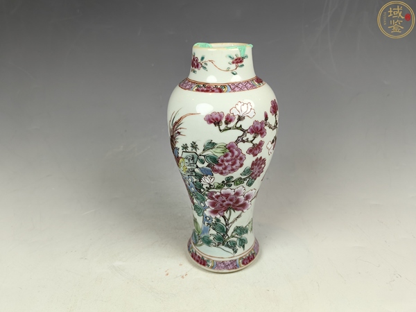 古玩陶瓷雍正錦雞牡丹花卉紋賞瓶拍賣，當(dāng)前價(jià)格14880元