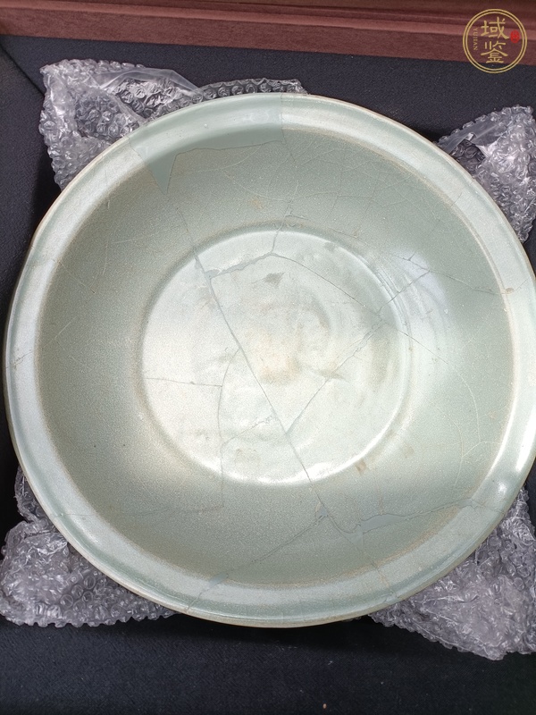 古玩陶瓷龍泉青瓷折沿盤真品鑒賞圖