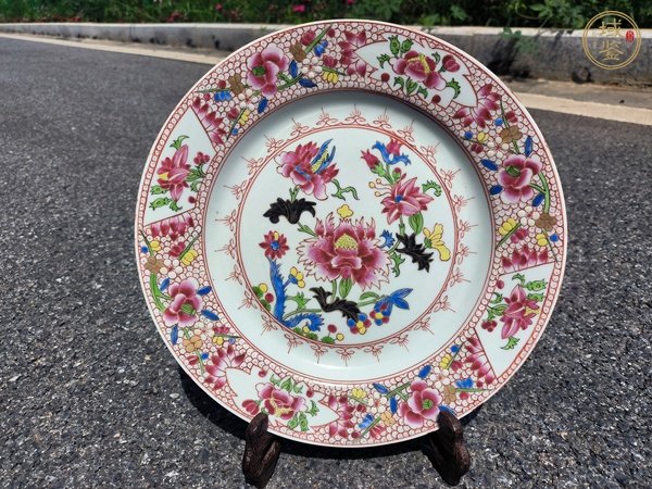 古玩花卉紋粉彩盤真品鑒賞圖