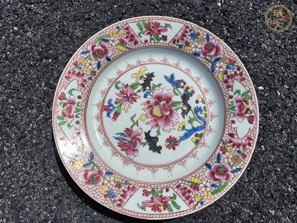 古玩陶瓷花卉紋粉彩盤真品鑒賞圖