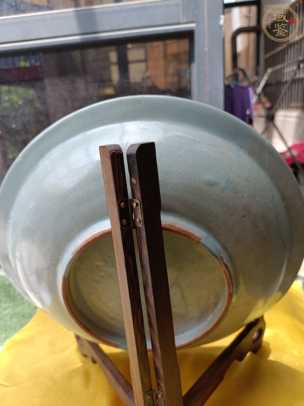 古玩陶瓷龍泉青瓷折沿盤真品鑒賞圖