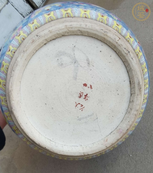 古玩陶瓷粉彩百蝶圖卷缸真品鑒賞圖