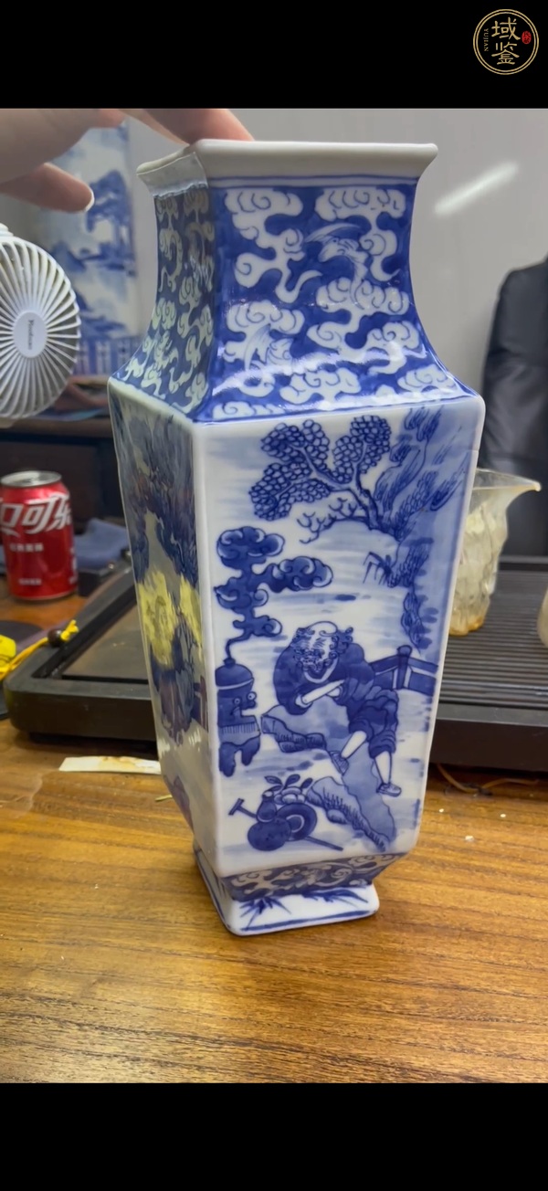 古玩陶瓷青花人物故事碗菱形瓶真品鑒賞圖