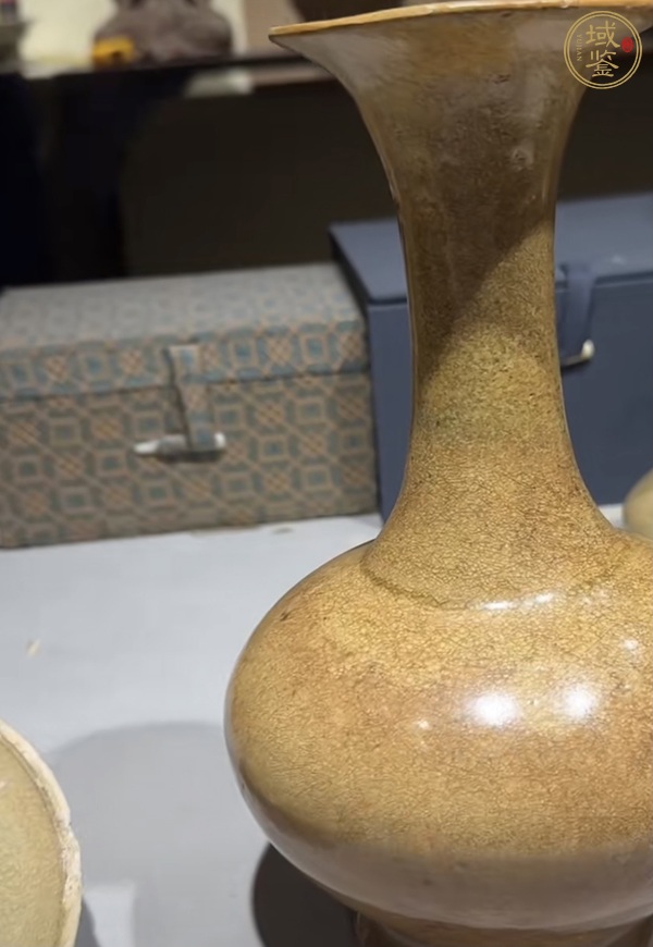 古玩黃釉長(zhǎng)頸撇口瓶真品鑒賞圖