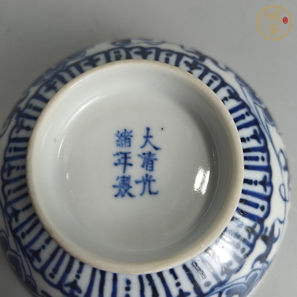 古玩陶瓷青花纏枝花卉碗真品鑒賞圖